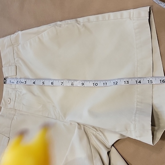 Gap Size 6 Khaki 6" Inseam Shorts, Gently Used Condition - Picture 9 of 10